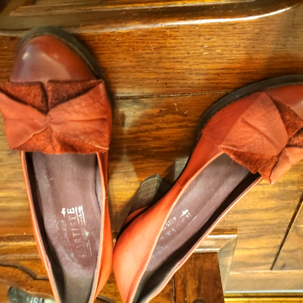 L'ATISTE Red Heels with Elegant Bow Detail